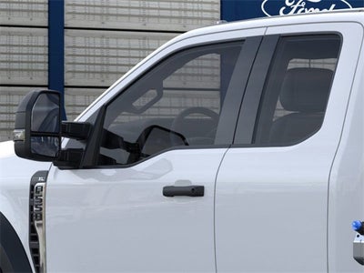 2026 Ford Super Duty F-550 DRW XL 4WD SuperCab 192 WB 84 CA