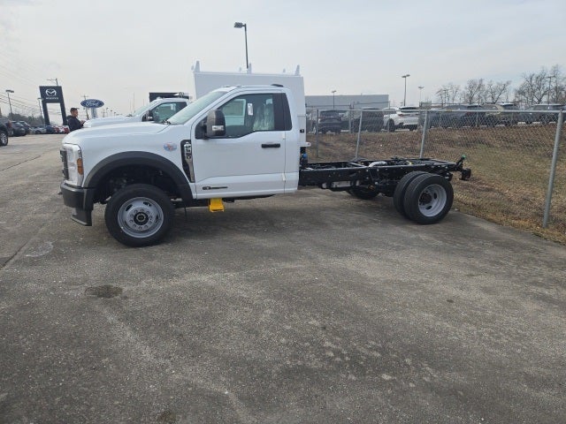 2026 Ford Super Duty F-550 DRW XL 4WD Reg Cab 169 WB 84 CA