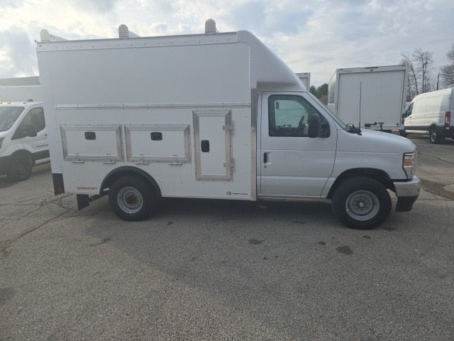 2026 Ford E-Series Cutaway E-350 SRW 138 WB