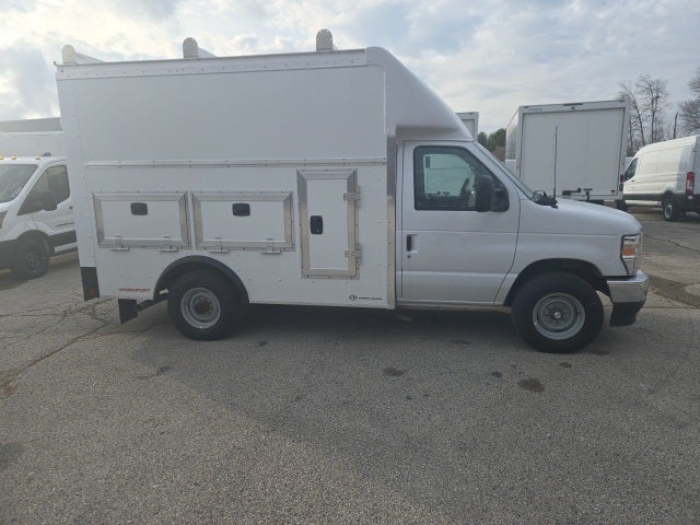 2026 Ford E-Series Cutaway E-350 SRW 138 WB