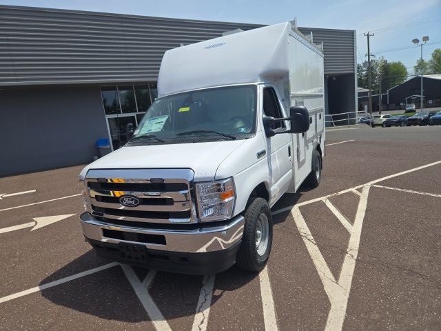 2026 Ford E-Series Cutaway E-350 SRW 138 WB