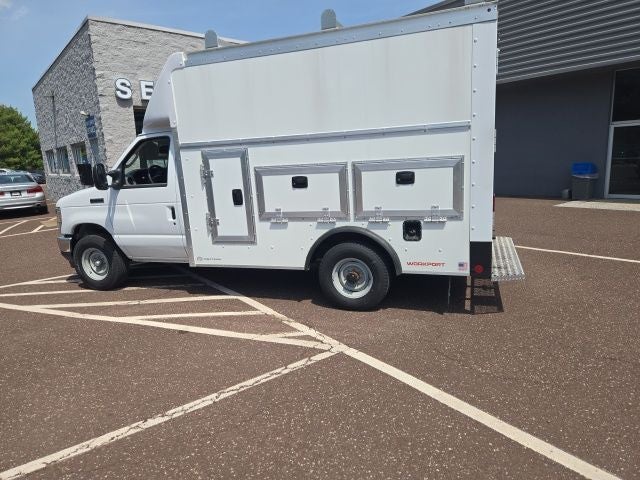 2026 Ford E-Series Cutaway E-350 SRW 138 WB