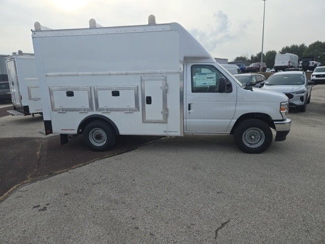 2026 Ford E-Series Cutaway E-350 SRW 138 WB