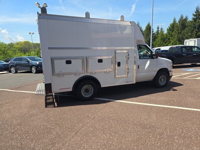 2026 Ford E-Series Cutaway E-350 SRW 138 WB