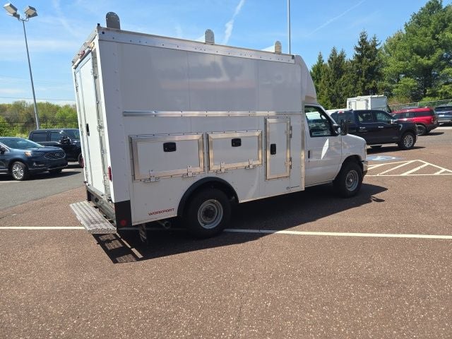 2026 Ford E-Series Cutaway E-350 SRW 138 WB
