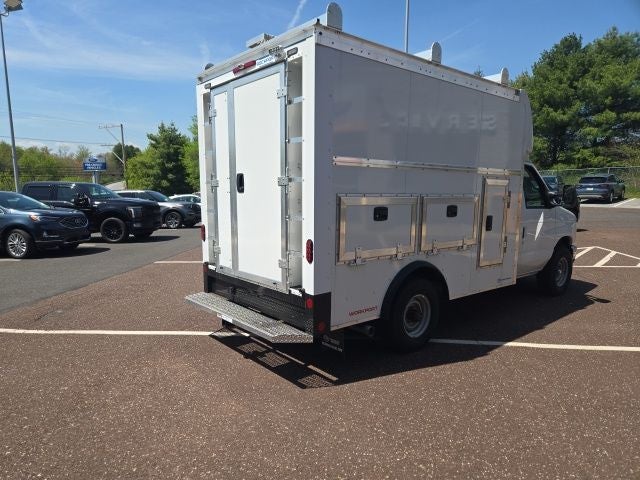 2026 Ford E-Series Cutaway E-350 SRW 138 WB