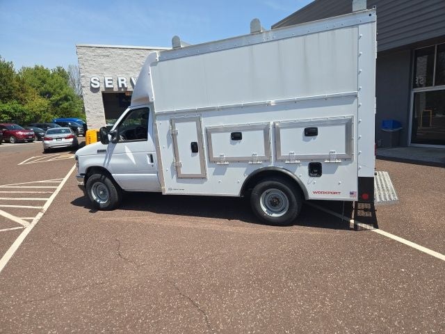 2026 Ford E-Series Cutaway E-350 SRW 138 WB