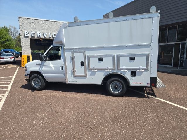 2026 Ford E-Series Cutaway E-350 SRW 138 WB