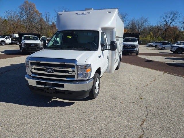 2026 Ford E-Series Cutaway E-350 SRW 158 WB