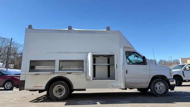 2026 Ford E-Series Cutaway E-350 SRW 158 WB