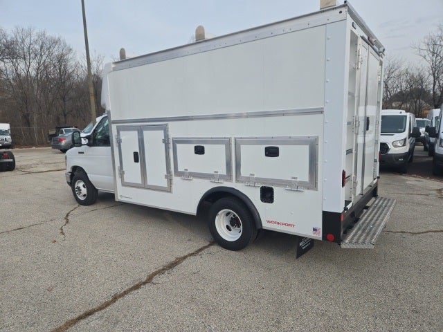 2026 Ford E-Series Cutaway E-350 SRW 158 WB
