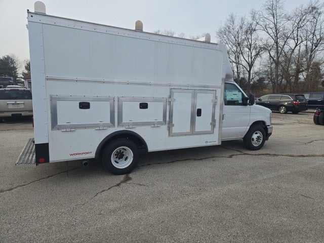 2026 Ford E-Series Cutaway E-350 SRW 158 WB