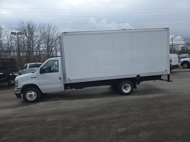 2025 Ford E-Series Cutaway E-450 DRW 176 WB