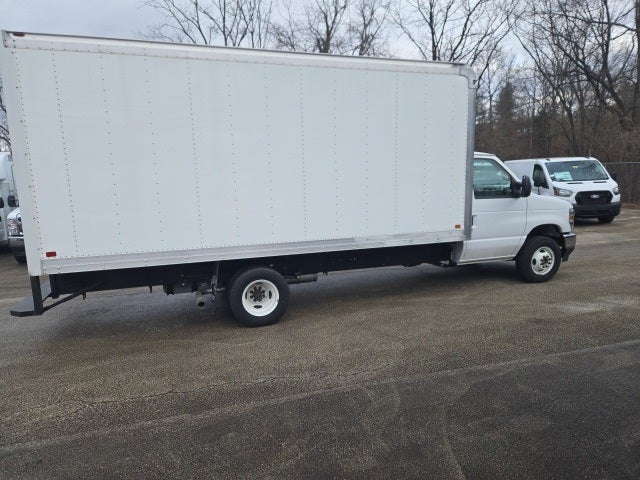 2025 Ford E-Series Cutaway E-450 DRW 176 WB