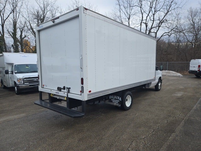 2025 Ford E-Series Cutaway E-450 DRW 176 WB