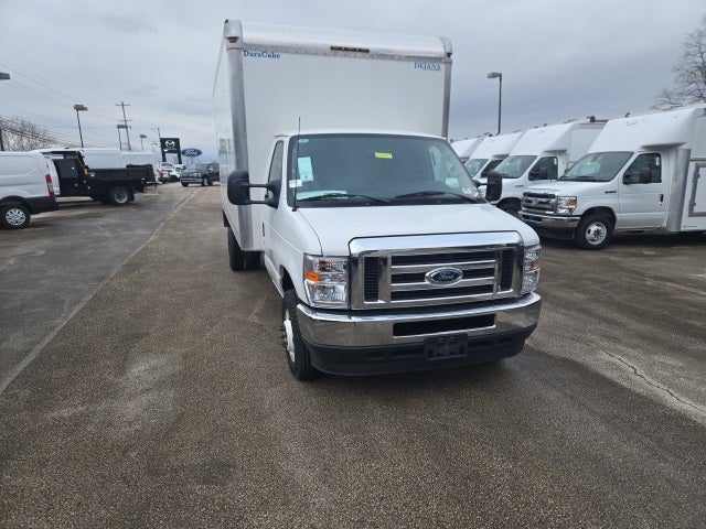 2025 Ford E-Series Cutaway E-450 DRW 176 WB