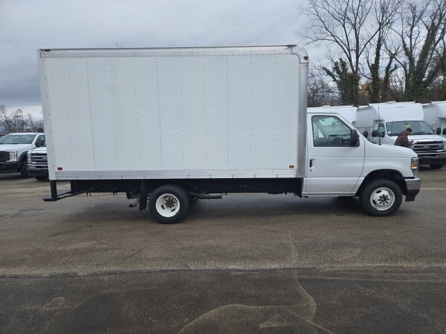 2025 Ford E-Series Cutaway E-450 DRW 158 WB