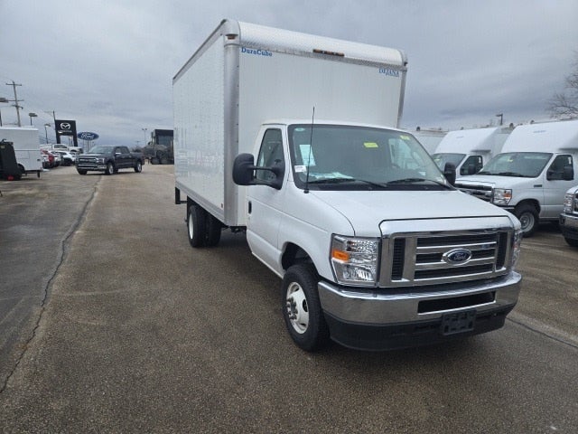 2025 Ford E-Series Cutaway E-450 DRW 158 WB