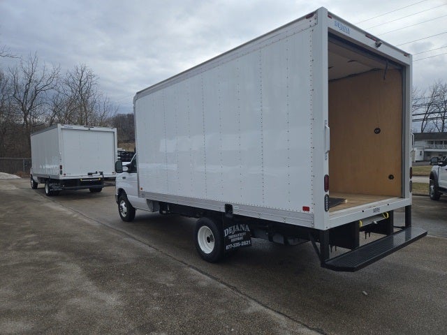 2025 Ford E-Series Cutaway E-450 DRW 158 WB