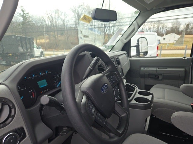 2025 Ford E-Series Cutaway E-450 DRW 158 WB