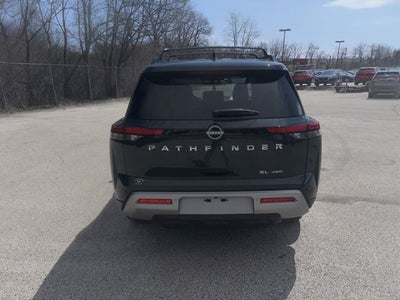 2023 Nissan Pathfinder SL