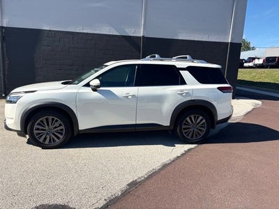 2024 Nissan Pathfinder SL