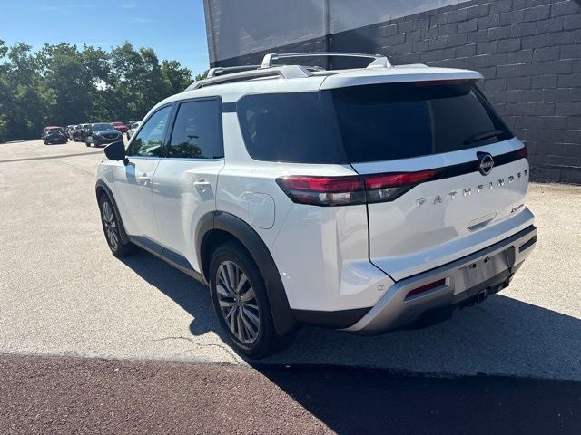 2024 Nissan Pathfinder SL